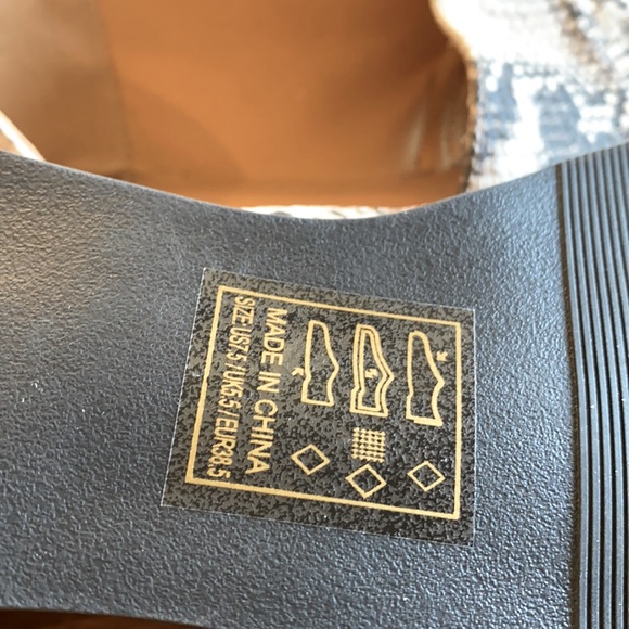 NEW Qupid Sz 7.5 Open Toe Snakeskin Side Cut Out Classy Flats Black Tan White - Picture 7 of 7